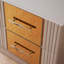 Ensemble de chambre à coucher Frum Signature à Riversand avec accent doré-129758610-201082999