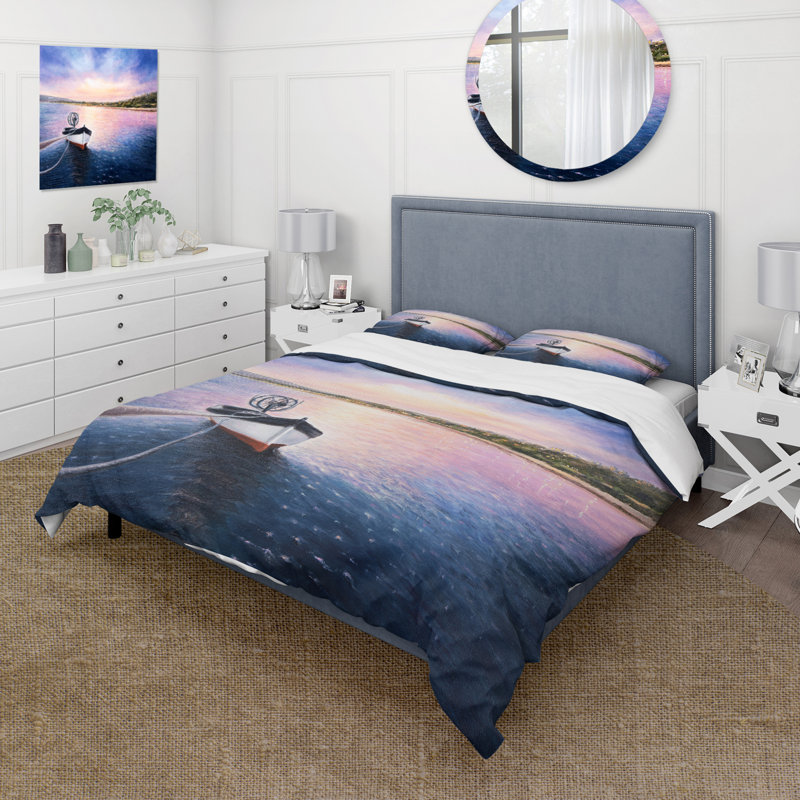 Bateau de pêche par le rivage pendant le coucher du soleil vibrant - ensemble de housse de couette Lake House - microfibre de polyester