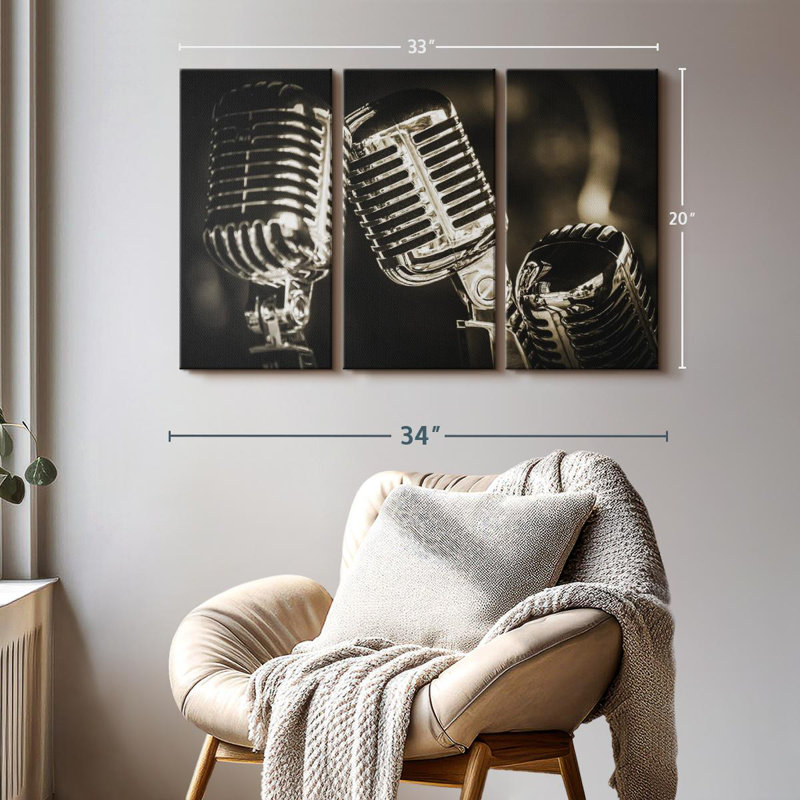 «Three Vintage Microphone» sur toile, H 20 po x l 33 po x P 1,25 po