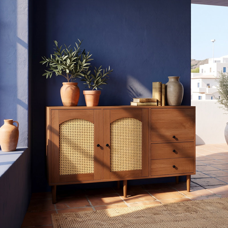Buffet 51,1 po à portes irrégulières en rotin, armoire de rangement de style champêtre naturel avec tablettes réglables, pieds d'appoint en bois massif pour décoration intérieure - Naturel