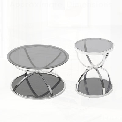 Ensemble de tables basses modernes en verre à 2 niveaux, avec cadres en forme d'anneau et finition chromée, pour des espaces de vie élégants et fonctionnels.