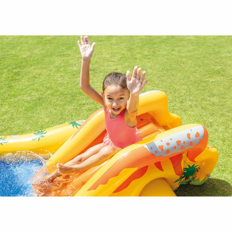 Intex: aire de jeu gonflable Dinosaur - aire de jeu pour enfants avec glissade d'eau, palmier et cascade intégrés, 8 pi 2 po x 6 pi 3 po x 3 pi 7 po, convient aux enfants de 2 ans et plus