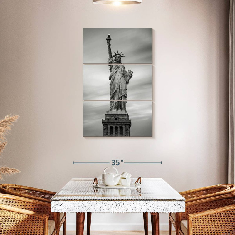 Nicci, statue de la liberté monochrome, H 38 po x l 24 po