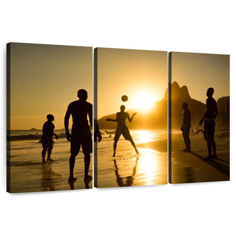 Sirci soccer à la plage d'Ipanema, H 24 po x l 38 po