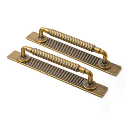 Poignées de meuble en forme de U cannelé avec plaque de fixation, poignées de tiroir nervurées en laiton antique et bronze champagne, différents entraxes et styles de plaques de fixation pour placards de cuisine
