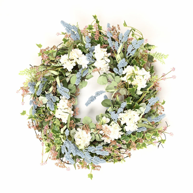Couronne de porte 26 po avec fermette artificielle en grappe d'eucalyptus