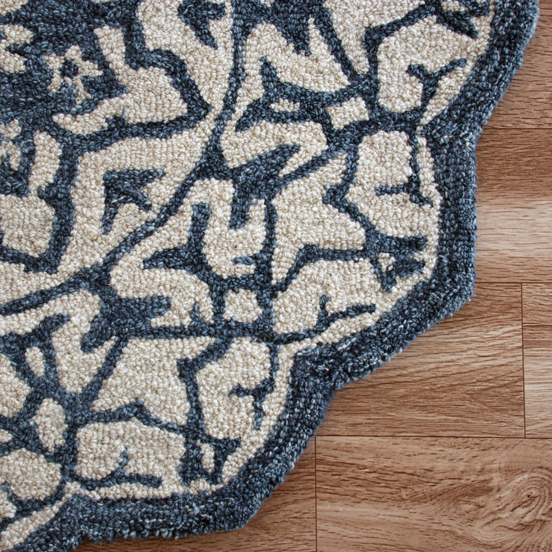 Tapis bleu / beige en laine crocheté à la main Genovese, Demi-cercle 2 pi 3 po x 3 pi 10 po