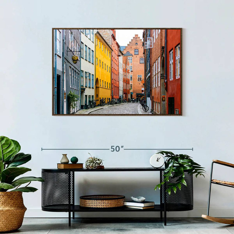 Rue à Copenhague, H 43 po x l 29 po, Cadre flottant noyer
