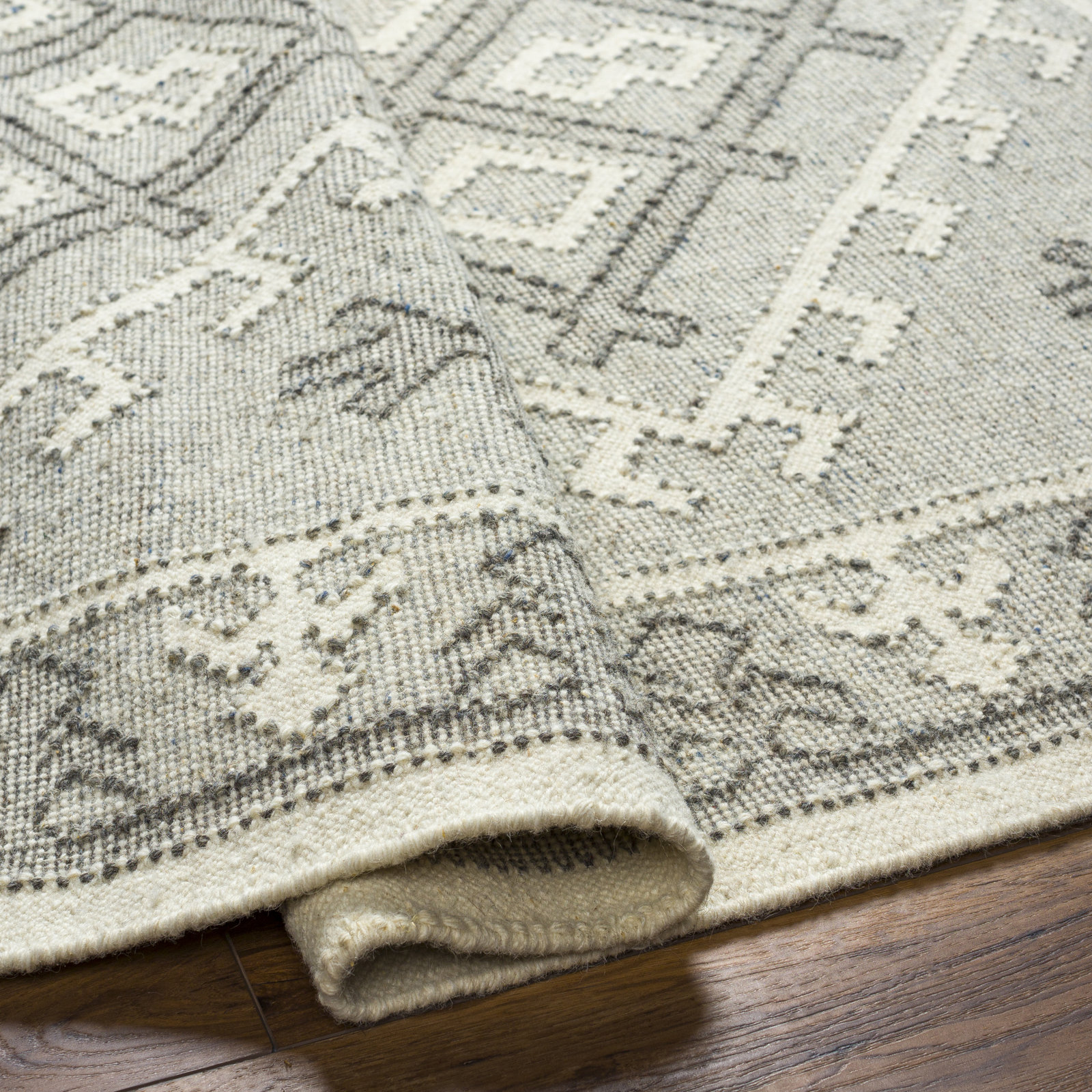Saber Handmade Wool Rug, Rectangle 2' x 3'