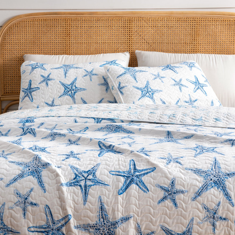 Nautical Blue Starfish Reversible Quilt Set with Shams, Full / Queen Quilt + 2 Standard Shams, Blue