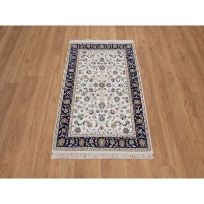 Tapis blanc perle 2 pi 8 po x 4 pi 2 po Nain avec motif de fleurs partout, noué à la main, 250 KPSI, velours doux, laine et soie, tapis, échantillon, tapis oriental