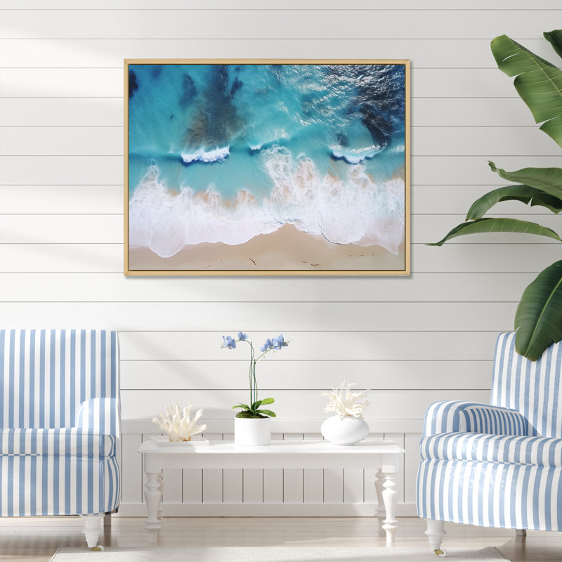 Vagues blanches et bleues vue aérienne I - plage, art mural, Cadre flottant brun, H 30 po x l 40 po x P 1,5 po