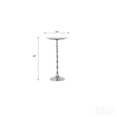 Table d'appoint argentée avec plateau en marbre blanc, table de bout décorative moderne, base en aluminium, table d'appoint pour salon 10 x 10 x 26 po