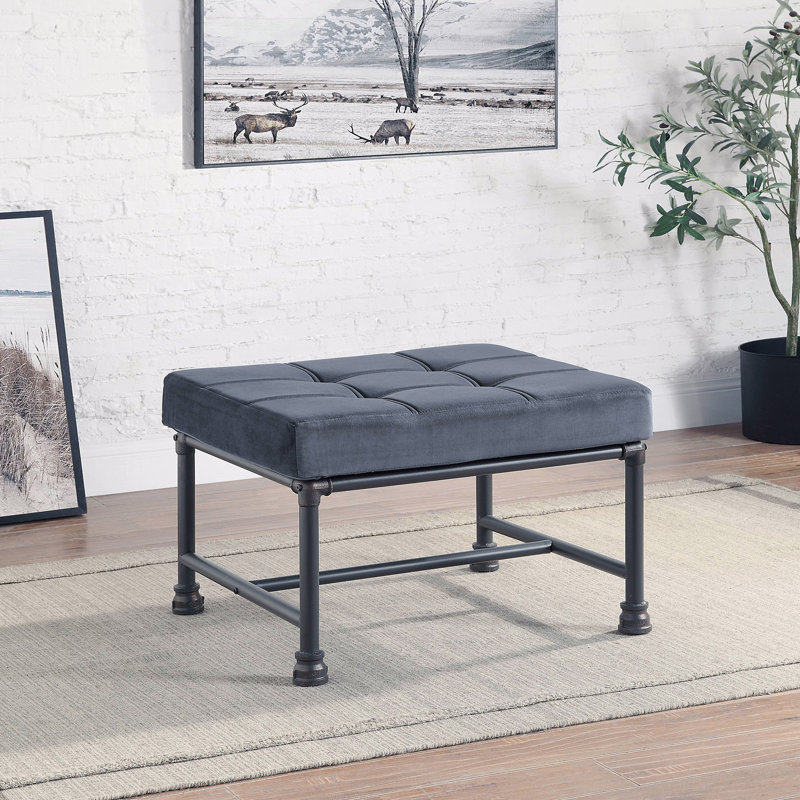 Repose-pieds en velours et finition gris sable