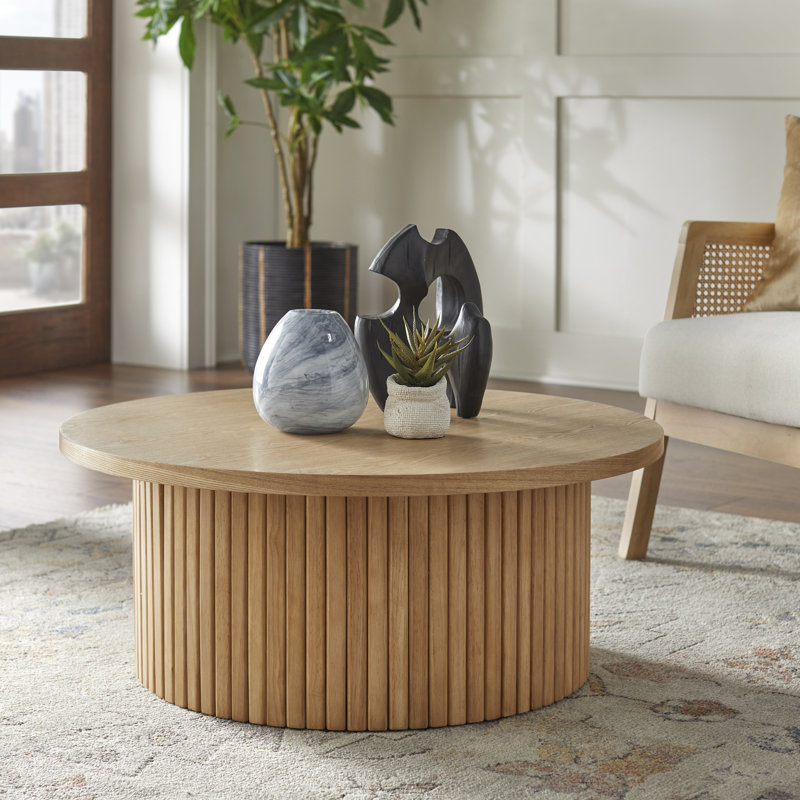 Table basse à profil bas cannelé Nechama, Chêne, H 13 po x l 31,5 po x P 31,5 po