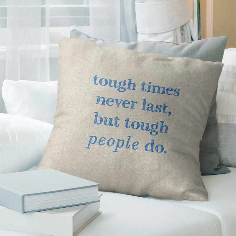 Coussin Handwritten Tough Times, Blanc / Bleu, 14 po x 14 po, Polyester / bourre de polyester