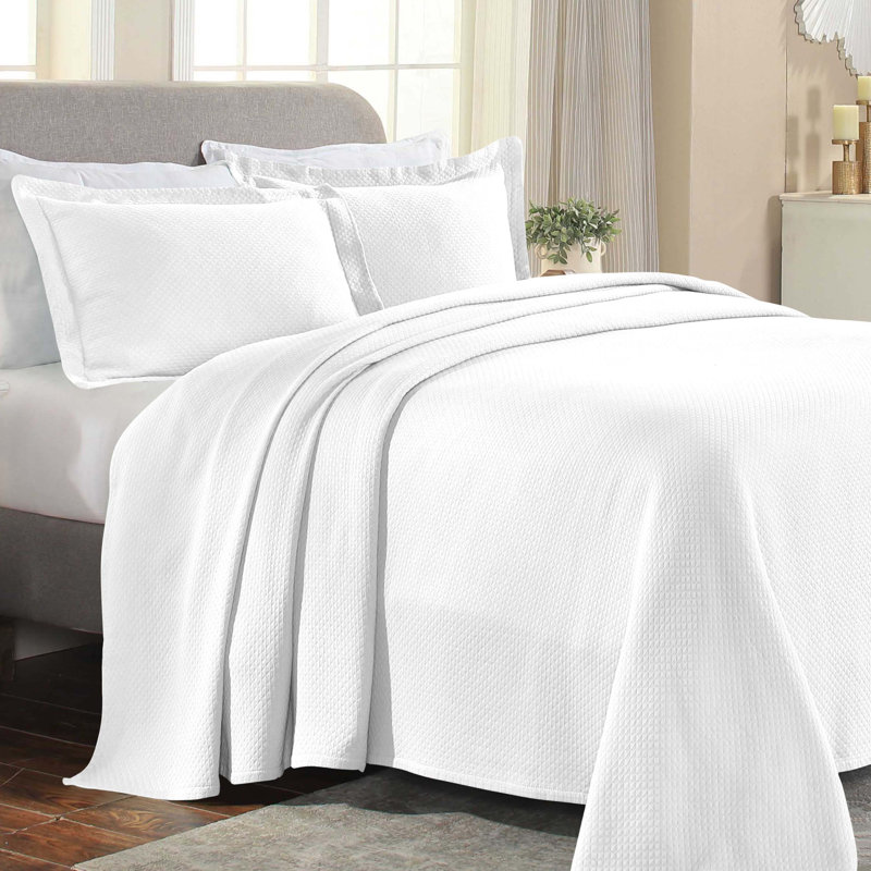 Superior Solitaire Waffled Matelassé Bedspread Set with Shams, White, Full Bedspread + 2 Standard Shams