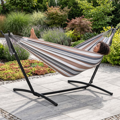 Hamac portatif pour 2 personnes avec support en métal, lit pivotant peu encombrant de 9 pi de couleur café, structure en acier robuste pouvant supporter jusqu'à 450 lb, installation rapide pour une utilisation à l'intérieur, sur le patio et à l'extérieur