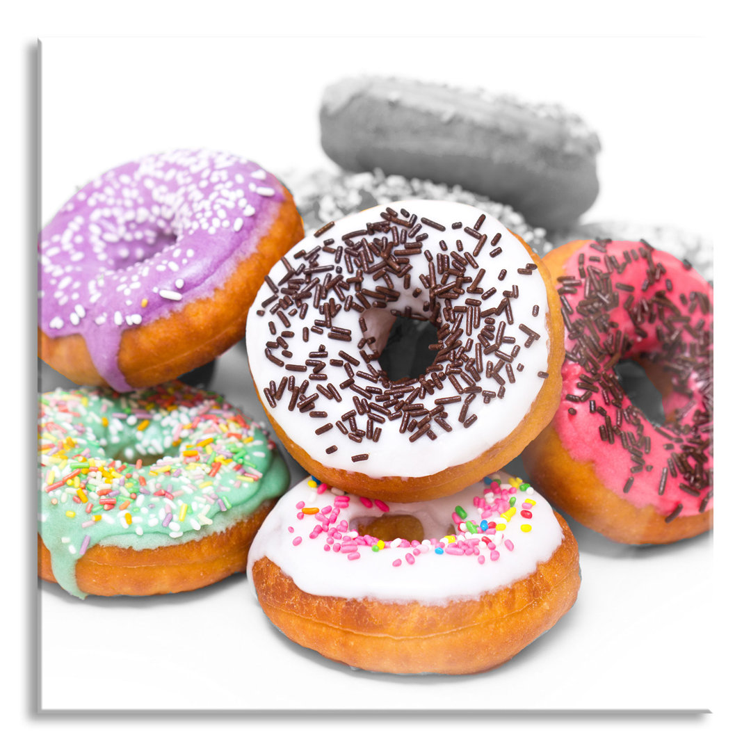 Glasbild Glasierter Donut mit Streuseln