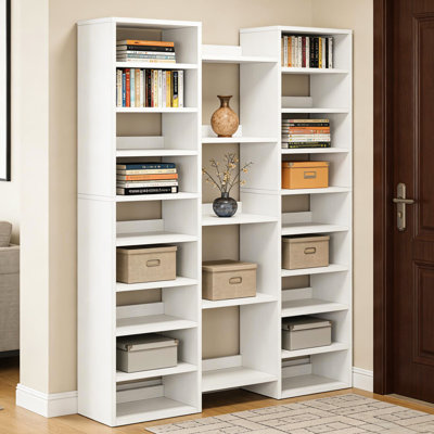 Étagère à chaussures blanche autoportante avec 23 tablettes et rangement sécuritaire et polyvalent dans le vestibule, la chambre à coucher, le salon pour différents articles