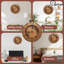 Horloge en bois avec décoration de couronne
