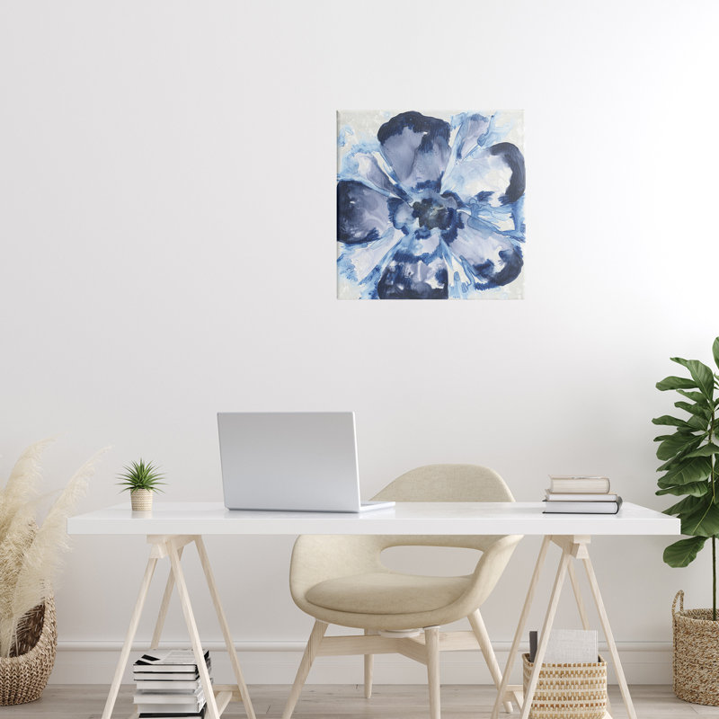 Toile de fleur bleue en verre, design par June Erica Vess, H 17 po x l 17 po