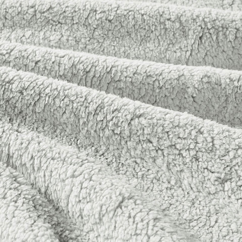 Édredon double / grand gris avec velours écrasé élégant et détails pour le lit scintillant