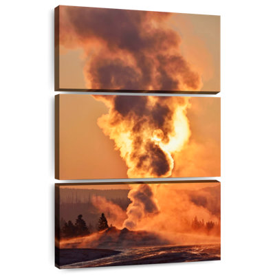 Alvord Geyser At Yellowstone National Park