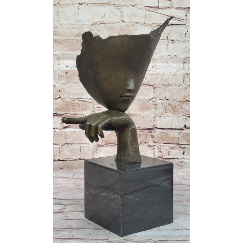 Sculpture abstraite féminine