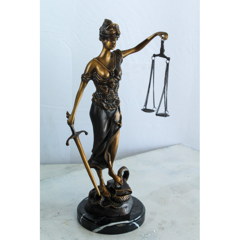 Statue en bronze Nifao Lady Justice - Sculpture d'intérieur / d'extérieur avec balances équilibrées, serpent sur base en marbre, fonte à la cire perdue fabriquée à la main, décor classique pour cabinets d'avocat et collectionneurs 9 po x 6 po x H 16 po