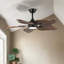 Ventilateur de plafond de 44 pouces avec lumière, 5 pales en bois massif, moteur à courant continu, application et télécommande, DEL à spectre complet à intensité variable, flux d'air réversible, pour chambre à coucher de salon de 15 x 15 pi, fonctionne sur des plafonds inclinés (moins de 15 °)