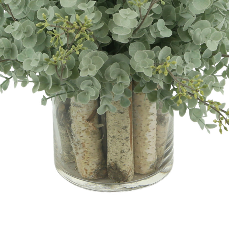 Arrangements floraux mixtes dans un vase