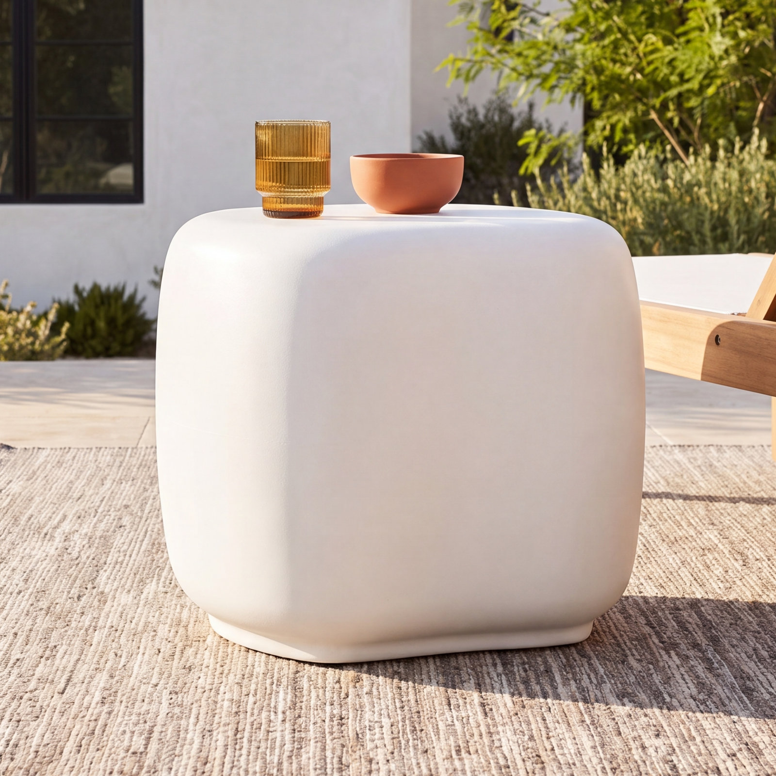 Bazaar 19" Patio Side Table, White