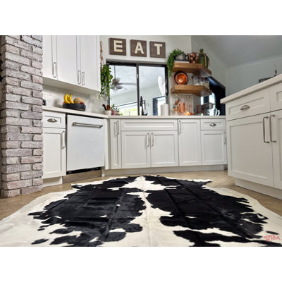 Tapis noir et blanc en cuir de vache de qualité supérieure 