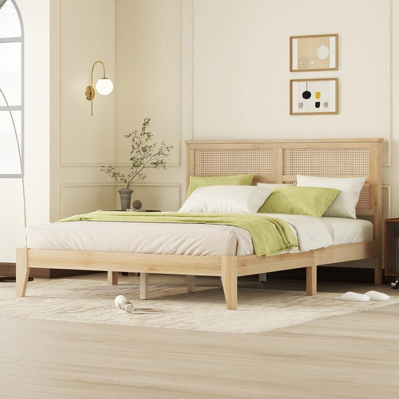 Structure de grand lit en rotin naturel avec tête de lit à DEL et pieds en bois, aucun sommier nécessaire
