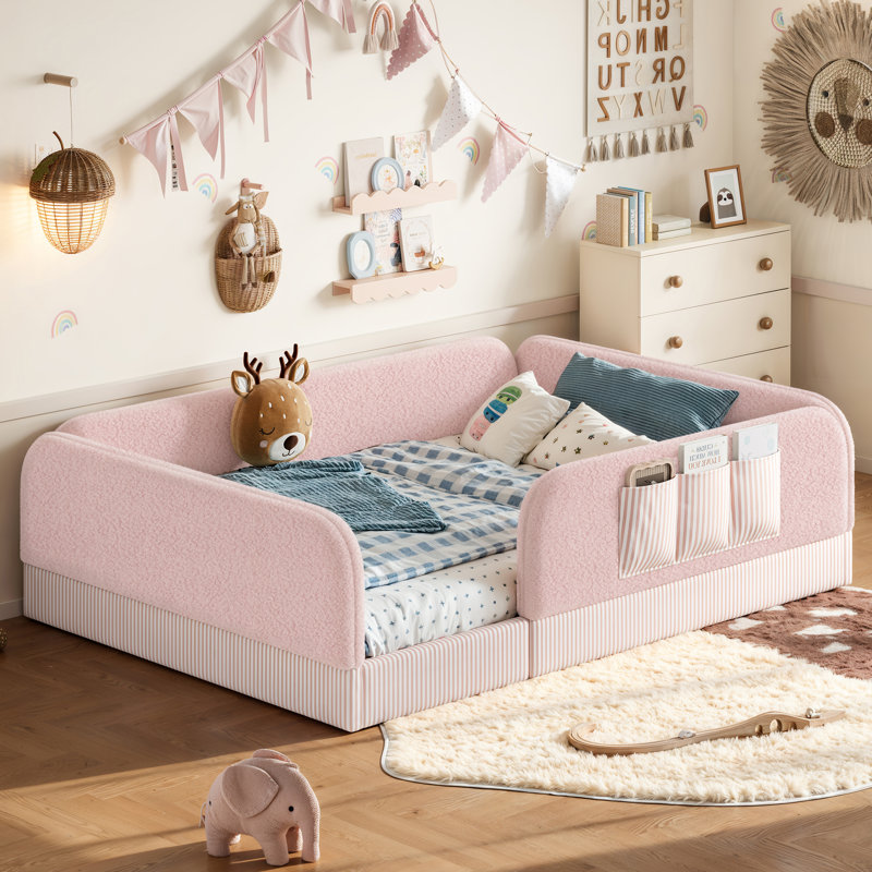 Grand lit de plancher pour enfant avec rembourrage en peluche et traverses de sécurité Nuuse, Rose