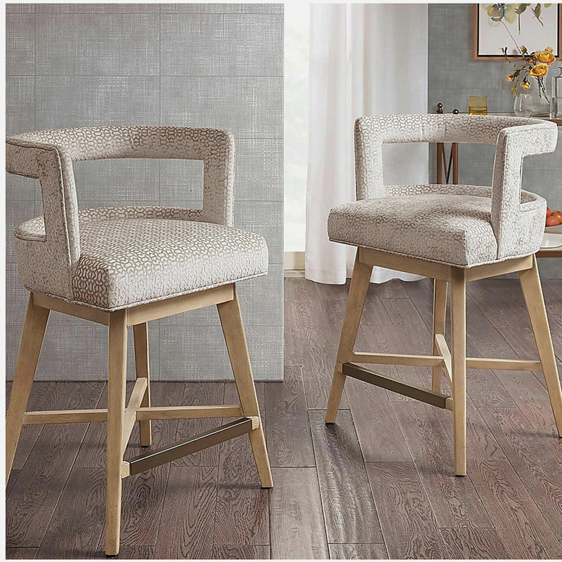 Table et chaises pivotantes
