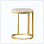 Table de bout, présente un design ajouré moderne et un style pointu, alliant style tendance et fonction essentielle en tant que table en forme de C.