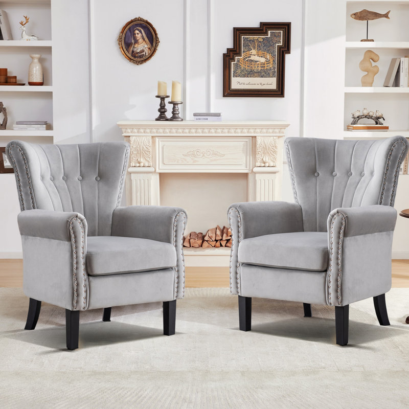 Fauteuils à oreilles capitonnés avec accoudoirs classiques et pieds en bois, Velours gris perle