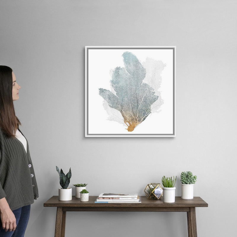 «Delicate Coral II» par Isabelle Z - reproduction d'art sur toile, H 26 po x l 26 po, Toile avec cadre flottant, Blanc