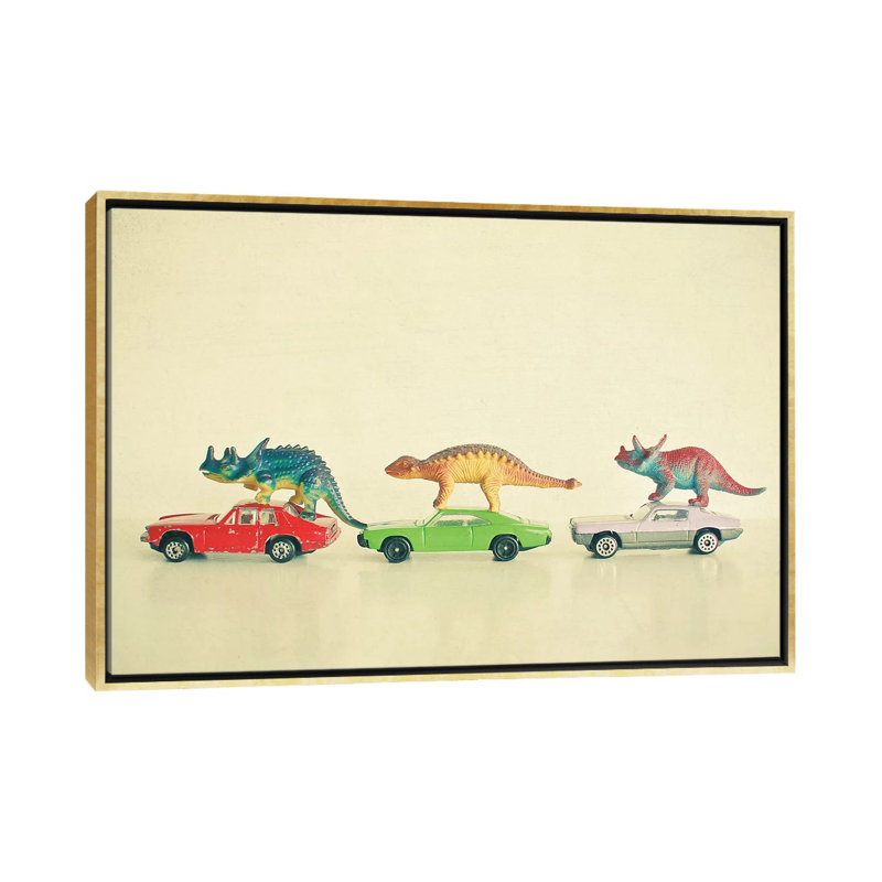 «Dinosaurs Ride Cars» par Cassia Beck - impression, H 18 po x l 26 po x P 1,5 po, Toile encadrée d'or, Pas de tapis