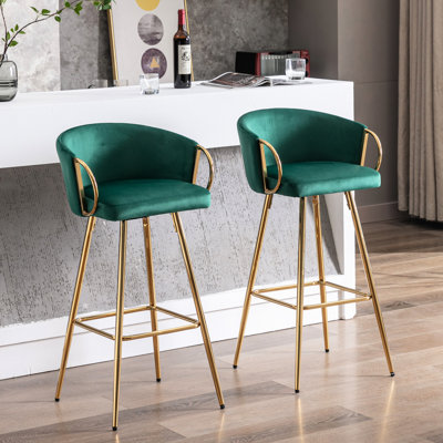 2 tabourets de bar de 76 cm (30 po), repose-pieds et base, revêtement en velours, rembourrage en mousse, profondeur 50 cm (19,55 po), largeur 50,7 cm (19,99 po), hauteur 103,8 cm (40,81 po), poids 6,56 kg (14,44 lb). Pieds dorés, revêtement, largeur, hauteur, poids.