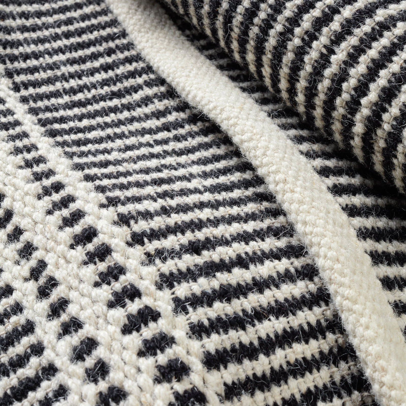 Malta Grey Handwoven Wool Rug, Black/Ivory, Rectangle 8' x 10'