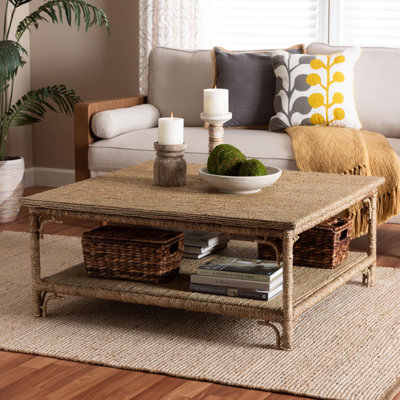 Table basse Bali & Pari Ganit tissée à la main Seagrass - Table centrale carrée avec cadre enveloppé et tablette inférieure
