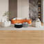 Table basse moderne en cuir clair avec plateau en marbre