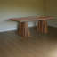 Spacieuse table de salle à manger rustique en bois foncé de style maison de campagne et maison