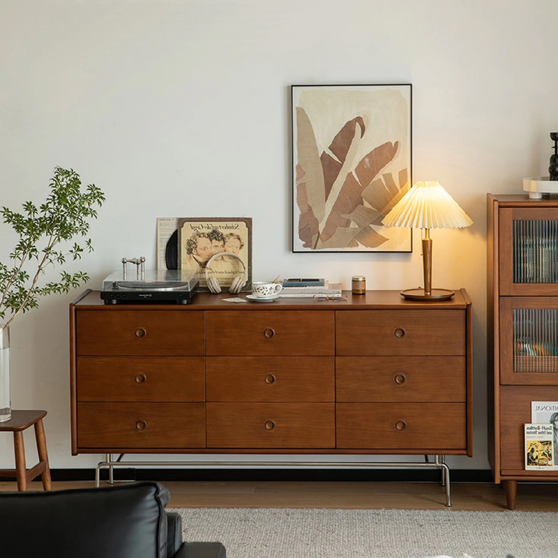 Armoire d'appoint en noyer massif