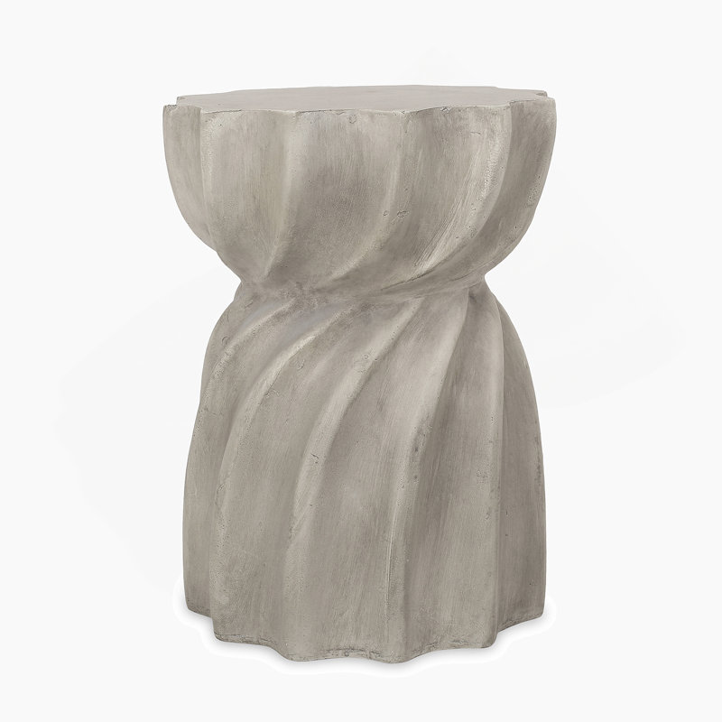 Table d'appoint en béton légère avec plateau en soleil pour une élégance et une durabilité extérieures