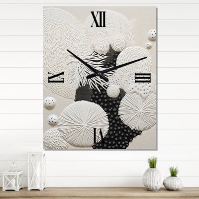 Horloge murale grise corail III