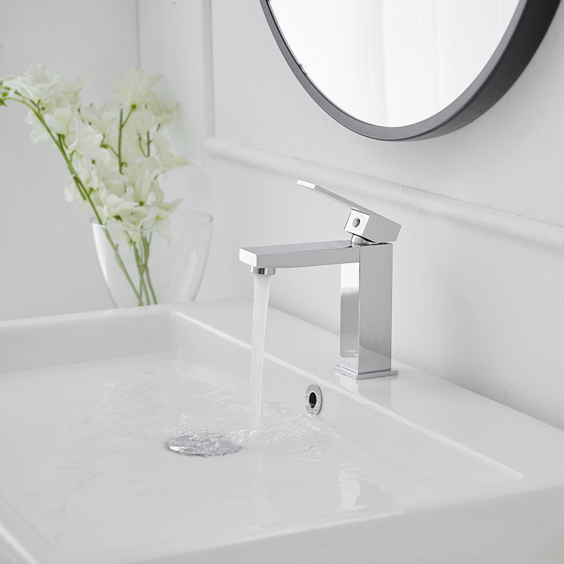 Single-Hole Single-handle Bathroom Faucet, Polished Chrome